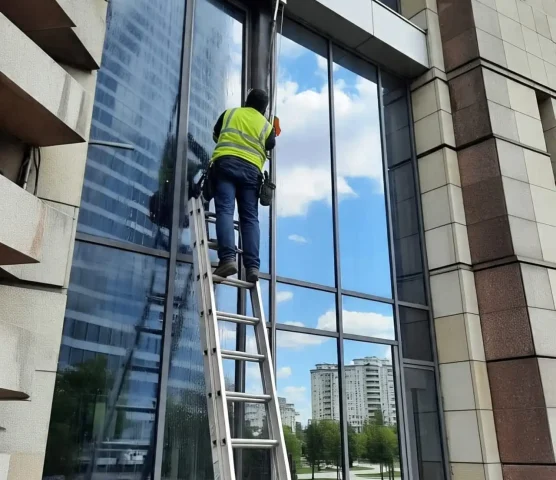 Glass Cleaning Services in Dubai
